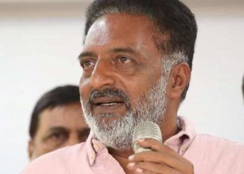 കേരളത്തിൽ എത്തുമ്പോഴാണ് സ്വതന്ത്ര്യമായി ശ്വസിക്കാൻ സാധിക്കുന്നത്; രാക്ഷസന്മാര പെുറത്ത് നിർത്തുന്ന ദൈവത്തിന്റെ സ്വന്തം നാടിന് നന്ദി പറഞ്ഞ് പ്രകാശ് രാജ്