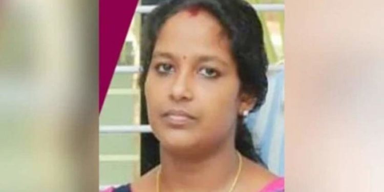 ചാലിയത്ത് യുവതി ട്രെയിനിനുമുന്നിൽ ചാടി ആത്മഹത്യ ചെയ്ത സംഭവം;ആത്മഹത്യാ കുറിപ്പിൽ ഭർതൃവീട്ടുകാർക്കെതിരെ ഗുരുതര ആരോപണങ്ങൾ