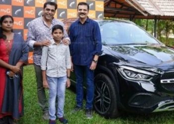 ഇരുപത്തിരണ്ട് വര്ഷത്തെ ആത്മാര്ഥ സേവനം: തൊഴിലാളിയ്ക്ക് ബെന്സ് കാര് സമ്മാനിച്ച് മൈജി എംഡി