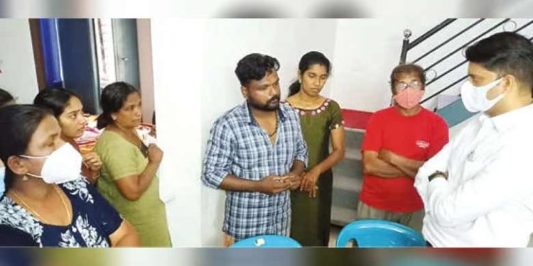 സജീവന്റെ ജീവത്യാഗത്തിൽ കണ്ണുതുറന്ന് അധികൃതർ; നാല് സെന്റ് ഭൂമി തരം മാറ്റിയതിന്റെ രേഖകളുമായി കളക്ടർ ആത്മഹത്യ ചെയ്ത ഓട്ടോഡ്രൈവറുടെ വീട്ടിലെത്തി