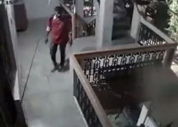 പൂട്ടുപൊളിച്ച് അകത്തു കയറി കുറ്റിയിട്ടു: ക്യാമറക്കണ്ണുകള്‍ എല്ലാം ഒപ്പിയെടുത്തു; അടച്ചിട്ട വീട്ടില്‍ കയറിയ കള്ളനെ യുഎസ്സിലിരുന്ന് പൊക്കി വീട്ടുടമ