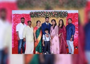 ‘എവിടെയാ തീ’ എന്ന് മാത്രം നിഹുല് ചോദിച്ചു; ഭാര്യയും കുഞ്ഞും മുകളിലുണ്ട് രക്ഷിക്കണേന്ന് പറഞ്ഞ് നിഹുല് കുഴഞ്ഞു വീണു: ജനലുകള് എറിഞ്ഞുടച്ചു, പൈപ്പില് വെളളം ചീറ്റിച്ചു എല്ലാം വിഫലം, നോവായി രാഹുല് നിവാസ്