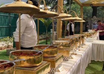 മാംസാഹാര നിരോധനത്തിനിടെ കേന്ദ്രമന്ത്രിയുടെ വീട്ടില് ആട്ടിറച്ചി, കൊഞ്ച്, ചിക്കനും വിളമ്പി ഗംഭീര വിരുന്ന്: സോഷ്യല് മീഡിയയില് രൂക്ഷവിമര്ശനം