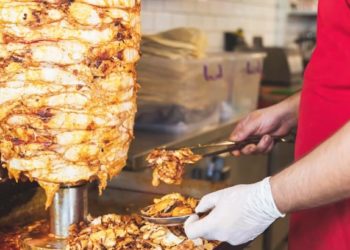 പഴകിയതില്‍ മാത്രമല്ല, ഫ്രഷ് ചിക്കനിലും പൂര്‍ണ്ണമായി വേവാത്തതിലും സാല്‍മൊണെല്ല ഉണ്ടാവും: ശരീരത്തിലെത്തി നാലഞ്ച് മണിക്കൂറിനുള്ളില്‍ പണി തുടങ്ങും