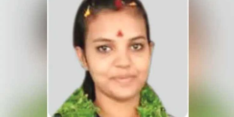 പ്രണയിച്ച് വിവാഹം ചെയ്തിട്ട് 50 ദിവസം മാത്രം; 18കാരി അൽക്ക ഭർതൃവീട്ടിലെ ജനൽക്കമ്പിയിൽ തൂങ്ങി മരിച്ചത് വീട്ടിലാരും ഇല്ലാത്ത സമയത്ത്