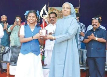 സൈക്കിള്‍ വേണ്ട, പകരം ചികിത്സാ സഹായം മതി: ദേവികയുടെ കാരുണ്യ മനസ്സിനെ തേടിയെത്തിയത് 8 സൈക്കിളും ലാപ്‌ടോപ്പും അരലക്ഷം രൂപയും