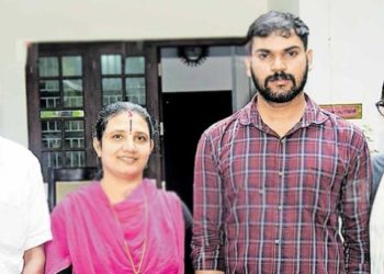 ഒരാഴ്ചയില് രണ്ട് തവണ ലോട്ടറിയടിച്ചു: വീണ്ടും ഭാഗ്യം പരീക്ഷിക്കാന് 50 രൂപ കടം വാങ്ങി ലോട്ടറിയെടുത്തു; ഒരു കോടി നല്കി ഭാഗ്യദേവതയുടെ കടാക്ഷം