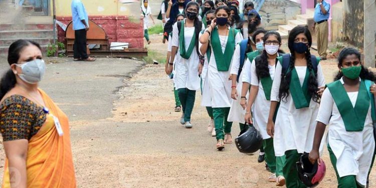 ബോയ്സ്, ഗേള്സ് സ്കൂളുകള് വേണ്ട: ഇനി മുതല് മിക്സഡ് സ്കൂളുകള് മാത്രം; ബാലാവകാശ കമീഷന് ഉത്തരവ്