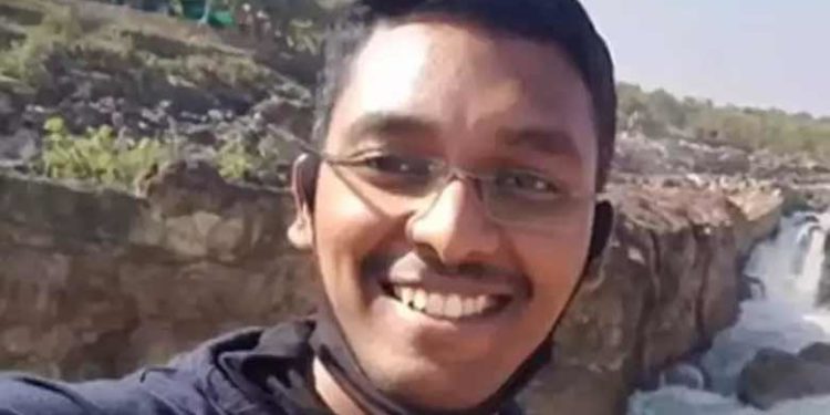 ഭാര്യയെ കണ്ടുമടങ്ങിയ മലയാളി ക്യാപ്റ്റനെ കാണാതായത് പ്രളയത്തിൽ? കാർ ഒഴുകിയ നിലയിൽ കണ്ടെത്തി