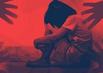 യുവാക്കളെ കൊണ്ട് പതിനൊന്നുകാരിയെ കൂട്ടബലാത്സംഗം ചെയ്യിച്ച് സുഹൃത്തായ ഇരുപത്തിയൊന്നുകാരി