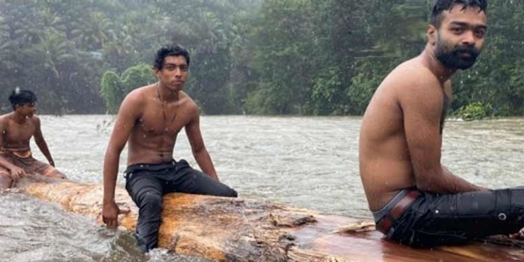 കക്കാടാറ്റിൽ ‘നരൻ’ ഷോ കാണിച്ച യുവാക്കൾക്ക് എതിരെ കേസ്; പോലീസ് സ്റ്റേഷനിൽ ഹാജരാകാൻ നിർദേശം