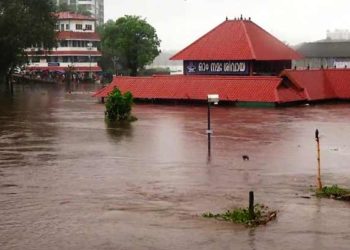 മൂവാറ്റുപുഴയിലും കാലടിയിലും ജലനിരപ്പ് അപകടരേഖയ്ക്ക് മുകളിൽ; ആലുവ ശിവക്ഷേത്രം പെരിയാറിൽ മുങ്ങി