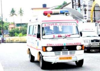 ആംബുലൻസിൽ ആശുപത്രിയിലേക്ക് കൊണ്ടുപോകുന്നതിനിടെ ഓക്‌സിജൻ തീർന്നു; രോഗിയുടെ മരണം ശ്വാസം കിട്ടാതെയെന്ന് പരാതി