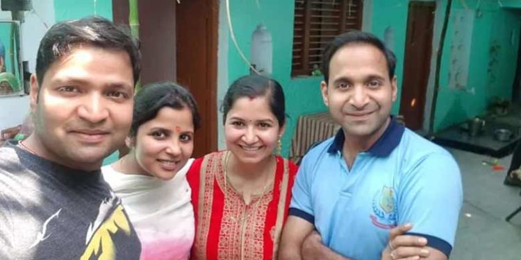 ഈ കുടുംബത്തിലെ നാല് പേരും സിവിൽ സർവീസ് ഉദ്യേഗസ്ഥർ; ഐഎഎസ്-ഐപിഎസ് സ്വന്തമാക്കി റെക്കോർഡിട്ട് സഹോദരങ്ങൾ; ആനന്ദക്കണ്ണീർ അണിഞ്ഞ് പിതാവ്