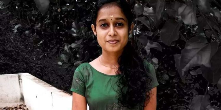 പാലക്കാട് യുവതിയെ കഴുത്തുഞെരിച്ചു കൊന്നു; യുവാവ് പൊലീസിൽ കീഴടങ്ങി