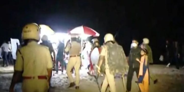 കോഴിക്കോട് ബീച്ചില് സംഗീത പരിപാടിക്കിടെ സംഘർഷം: 70 തോളം പേര്ക്ക് പരിക്ക്