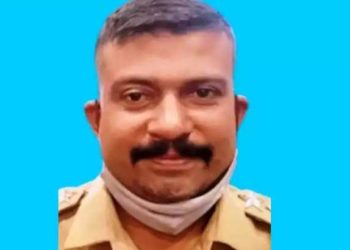 കുട്ടിക്കാലം തൊട്ട് സ്വപ്‌നം പോലീസാകാൻ; ഒടുവിൽ പോലീസ് വേഷം കെട്ടി വാഹനപരിശോധനയ്ക്ക് ഇറങ്ങി കണ്ണൂരിലെ യുവാവ്; അറസ്റ്റ്!