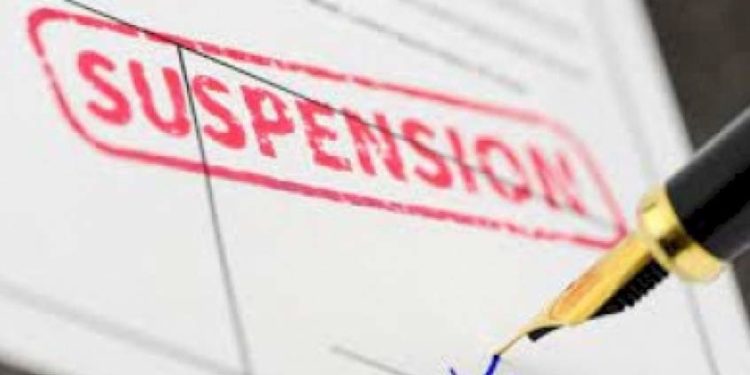 ക്ലാസ് മുറിയിൽ കെട്ടിപ്പിടിക്കുന്ന വീഡിയോ വൈറലായി; വിദ്യാർഥികൾക്ക് സസ്പെൻഷൻ