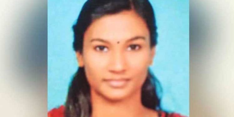 പട്ടിയുടെ കടിയേറ്റ് പേവിഷ ബാധയ്ക്ക് എതിരെ വാക്സിനെടുത്തു; 24കാരി കുഴഞ്ഞുവീണു മരിച്ചു