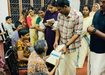 ഹോം ഓഫ് ലൗവിലെ അച്ഛനമ്മമാർക്ക് ഓണക്കോടി നൽകി സച്ചിൻ ദേവും ആര്യയും