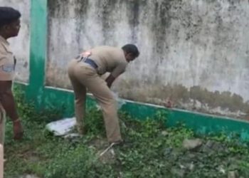 പ്ലസ് വണ് വിദ്യാര്ഥിനി സ്കൂളില് പ്രസവിച്ചു: കുഞ്ഞിനെ സ്കൂള് പരിസരത്ത് ഉപേക്ഷിച്ച നിലയില്; പത്താംക്ലാസുകാരന് കസ്റ്റഡിയില്