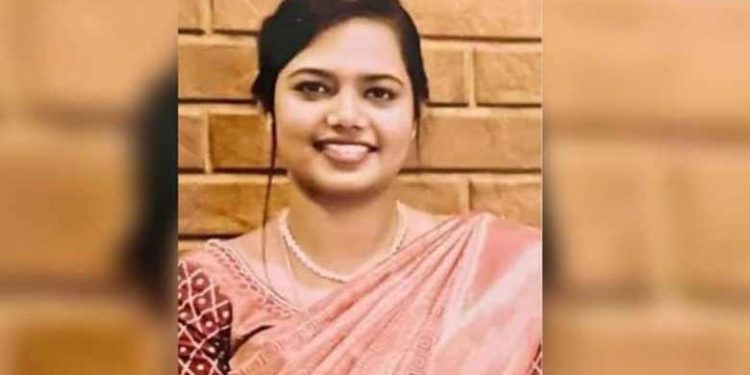 ക്ലിനിക്കിലേക്ക് പോകുന്നതിനിടെ സ്കൂട്ടറിനെ ഇടിച്ചിട്ട് ട്രക്ക് കടന്നുപോയി; മലയാളി ഡോക്ടര്ക്ക് പൂണെയില് ദാരുണമരണം