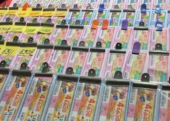 70 ലക്ഷത്തിന്റെ ഒന്നാം സമ്മാനത്തേക്കാള്‍ കൂടുതല്‍ പണം വാഗ്ദാനം ചെയ്ത് ടിക്കറ്റ് തട്ടിയെടുക്കാന്‍ ശ്രമം; രണ്ട് പേര്‍ പിടിയില്‍