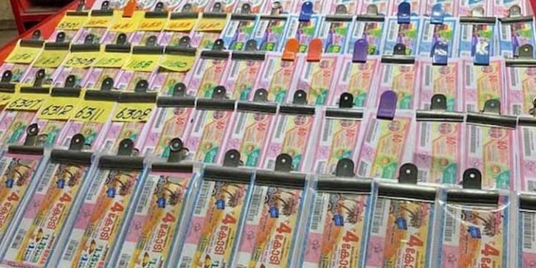 70 ലക്ഷത്തിന്റെ ഒന്നാം സമ്മാനത്തേക്കാള്‍ കൂടുതല്‍ പണം വാഗ്ദാനം ചെയ്ത് ടിക്കറ്റ് തട്ടിയെടുക്കാന്‍ ശ്രമം; രണ്ട് പേര്‍ പിടിയില്‍