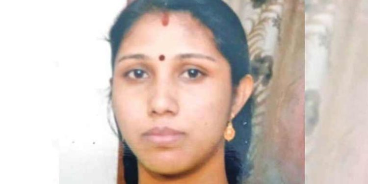 ഓണം ബംബറിന്റെ ഒന്നാം സമ്മാനം കൈയ്യിലൂടെ വഴുതി പോയി; രഞ്ജിതയ്ക്ക് സങ്കടമില്ല; ലഭിച്ചത് സമാശ്വാസ സമ്മാനമായ അഞ്ചുലക്ഷം!