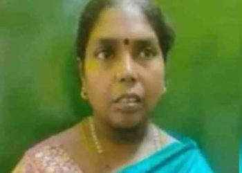 മകളേക്കാള്‍ മാര്‍ക്ക് വാങ്ങിയതിന് സഹപാഠിയെ കൊലപ്പെടുത്തിയ യുവതിയുടെ വീട് പ്രതിഷേധക്കാര്‍ അടിച്ചു തകര്‍ത്തു