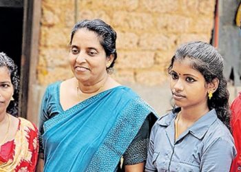 ജപ്തി ഭീഷണി നേരിട്ട് സിനിയും മക്കളും: വായ്പ തിരിച്ചടച്ച് ആധാരം തിരിച്ചെടുത്ത് നല്കി പ്രവാസി മാലാഖയുടെ കരുതല്