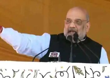 പ്രസംഗത്തിനിടെ സമീപത്തെ പള്ളിയില്‍ നിന്നും ബാങ്ക് വിളിച്ചു; നിശബ്ദനായി അമിത് ഷാ; കാശ്മീരിലെ പ്രസംഗം വൈറല്‍