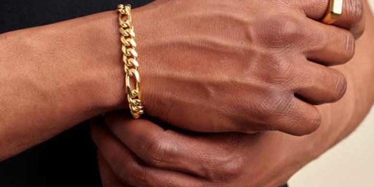 സുഹൃത്തിന്റെ കാറില്‍ സഞ്ചരിക്കവെ കൈച്ചെയിന്‍ നഷ്ടമായി; അഞ്ച് വര്‍ഷങ്ങള്‍ക്ക് ശേഷം ഹാന്‍ഡ് ബ്രേക്കില്‍ നിന്നും തിരിച്ചുകിട്ടി! സംഭവം കോട്ടയത്ത്