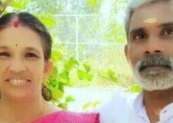 ട്യൂഷന് കഴിഞ്ഞ് വന്ന മകന് കണ്ടത് ജീവശ്വാസത്തിനായി പിടയുന്ന അച്ഛനേയും അമ്മയേയും; ദാരുണ സംഭവത്തിന്റെ ഞെട്ടല് മാറാതെ ദേവാനന്ദും അക്ഷരയും