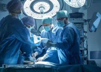 ആലപ്പുഴ മെഡിക്കല്‍ കോളേജില്‍ 4 മണിക്കൂര്‍ നീണ്ട സങ്കീര്‍ണ്ണ ശസ്ത്രക്രിയ വിജയത്തില്‍, 7 വയസ്സുകാരി തിരികെ ജീവിതത്തിലേക്ക്…