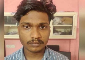 അടൂരില്‍ സ്‌കാനിങ് സെന്ററിലെത്തിയ യുവതി വസ്ത്രം മാറുന്നതിന്റെ ദൃശ്യങ്ങള്‍ പകര്‍ത്തി; റേഡിയോഗ്രാഫര്‍ പിടിയില്‍; കരി ഓയില്‍ ഒഴിച്ച് പ്രതിഷേധിച്ച് ഡിവൈഎഫ്‌ഐ