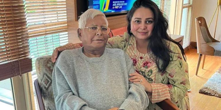അച്ഛന്റെ ജീവന്‍ രക്ഷിക്കാന്‍ സാധ്യമായതെല്ലാം ചെയ്യും: ലാലു പ്രസാദ് യാദവിന് മകള്‍ വൃക്ക നല്‍കും