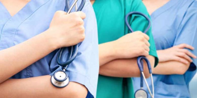 ‘മകളെ പണമുണ്ടെങ്കില്‍ പഠിക്കാന്‍ വിട്ടാല്‍ മതി’; ഫീസ് അടയ്ക്കാന്‍ സാവകാശം ചോദിച്ച വിദ്യാര്‍ത്ഥിനിയേയും കുടുംബത്തേയും അപമാനിച്ച് നഴ്‌സിങ് കോളേജ്