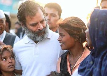 വീടില്ല, കുടിവെള്ളമില്ല, എന്റെ കുട്ടികള്‍ സ്‌കൂളില്‍ പോയിട്ടില്ല; ദുരിതം കേള്‍ക്കാന്‍ ആരുമില്ലെന്ന് ഷന്നുവിന്റെ വിലാപം; ഭാരത് ജോഡോ യാത്രയ്ക്കിടെ ദുഃഖം കേട്ട് രാഹുല്‍ ഗാന്ധി