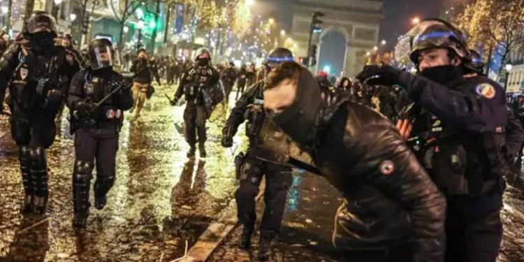 ലോകകപ്പിലെ തോല്‍വി താങ്ങാനാകാതെ ഫ്രഞ്ച് ജനത; പല നഗരങ്ങളിലും കലാപം; അക്രമം