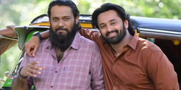 ട്രോള് ഹിറ്റായത് കൊണ്ട് പ്രതിഫലം കൂട്ടാനാകില്ല; ബാല ചോദിച്ചത് താങ്ങാന് പറ്റാത്ത പ്രതിഫലം; രണ്ട് ലക്ഷം കൊടുത്തെന്ന് ഉണ്ണി മുകുന്ദന്