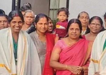 മാറ്റ് തെളിയിച്ച് ഹരിത കര്‍മ്മസേന; മാലിന്യ കിറ്റില്‍ 15 പവന്‍ വീണത് അറിഞ്ഞില്ല; കൈയ്യില്‍ കിട്ടിയ ഉടനെ തിരിച്ചേല്‍പ്പിച്ച് വനിതാകൂട്ടായ്മ; അനുമോദനം