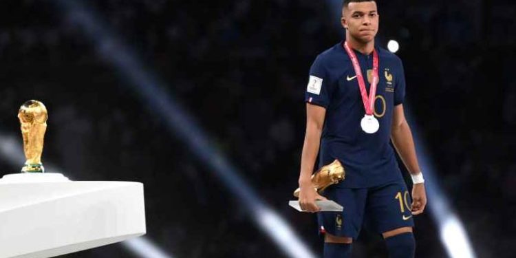 ഗോള്‍ഡന്‍ ബൂട്ട് തിളക്കത്തില്‍ എംബാപ്പ; രണ്ടാമത്തെ ഗോള്‍ഡന്‍ ബോള്‍ സ്വന്തമാക്കി മെസ്സി