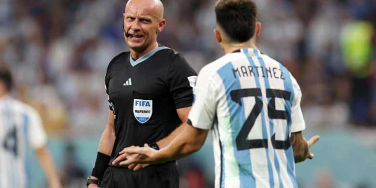 ചുവപ്പ് കാര്‍ഡില്ല, പെനാല്‍റ്റിയില്ല; വിവാദങ്ങളുമില്ല, മാന്യനായ പോളിഷ് റഫറിയെ തന്നെ ഫൈനലിലേക്ക് കണ്ടുവെച്ച് ഫിഫ!