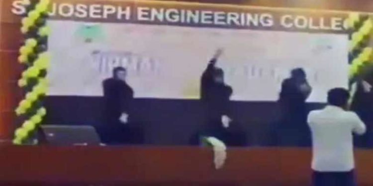 ബുര്‍ഖയിട്ട് സ്‌റ്റേജില്‍ സിനിമാറ്റിക് ഡാന്‍സ് കളിച്ചു; വൈറലായതിന് പിന്നാലെ വിദ്യാര്‍ത്ഥികള്‍ക്ക് സസ്‌പെന്‍ഷന്‍