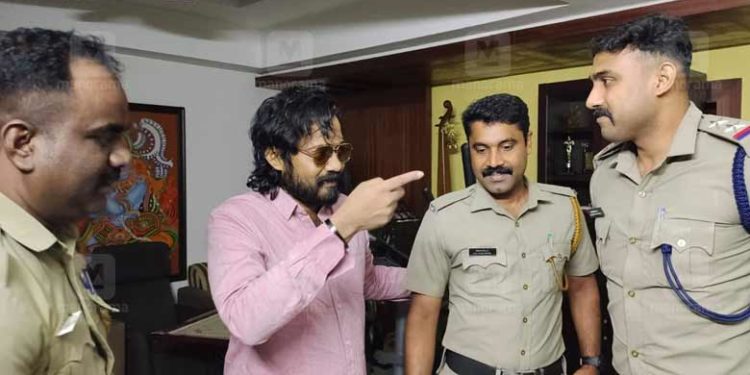 ഞാനെന്ത് പാപമാണ് ചെയ്തത്; ലഹരി ഉപയോഗിച്ച് വീട്ടില്‍ കയറി ആക്രമിച്ചു; അക്രമികള്‍ വന്ന് കാലില്‍ വീണു: ബാല