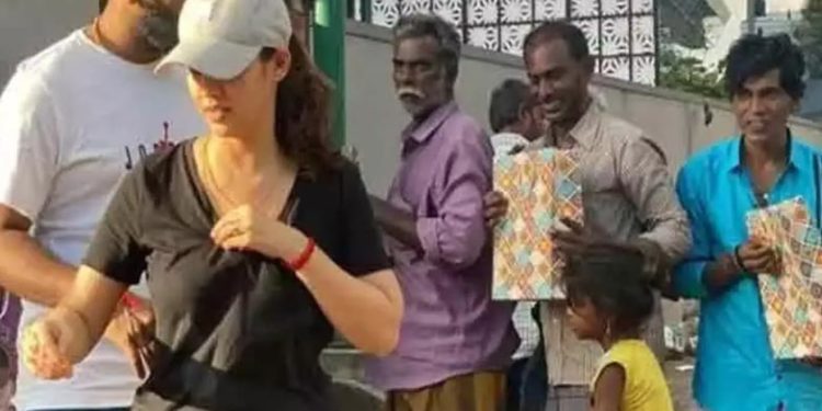 തെരുവിന്റെ മക്കളോടൊപ്പം പുതുവത്സരം ആഘോഷിച്ച് നയന്താര: കൈനിറയെ സമ്മാനങ്ങള് നല്കി താരം