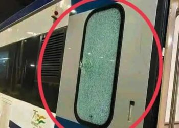മോഡി രാജ്യത്തിന് സമര്പ്പിച്ച വന്ദേഭാരത് എക്സ്പ്രസിന് നേരെ ആദ്യ സര്വീസില് കല്ലേറ്; ജനല്ച്ചില്ല് തകര്ത്ത് സാമൂഹ്യവിരുദ്ധര്; അന്വേഷണം