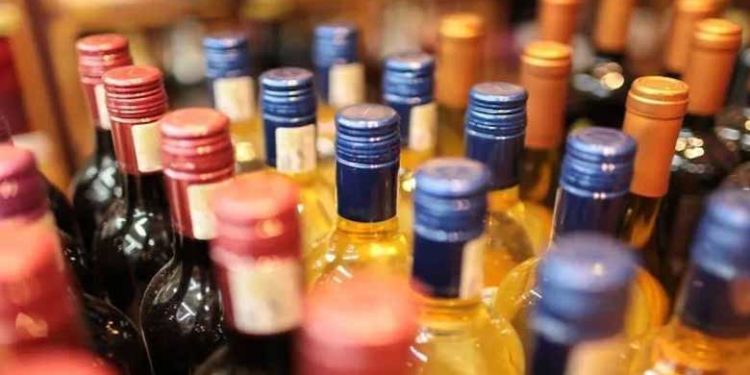 മദ്യത്തിന് ഇനിയും വില ഉയരും; സാമൂഹിക സുരക്ഷാ സെസ് ഏര്‍പ്പെടുത്തി; ഫ്‌ളാറ്റിനും വില ഉയരും