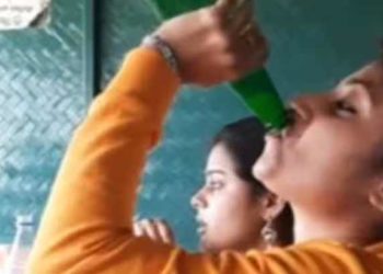 കള്ളുഷാപ്പിലിരുന്ന് കള്ളുകുടിക്കുന്ന വീഡിയോ ഇൻസ്റ്റഗ്രാമിൽ പോസ്റ്റ് ചെയ്തു; തൃശൂരിൽ യുവതിയെ എക്‌സൈസ് അറസ്റ്റ് ചെയ്തു